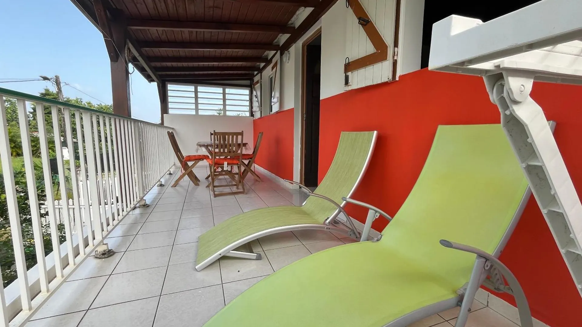 Homestay Berce Par Le Cocotier Meuble 2 Chambres Le Moule